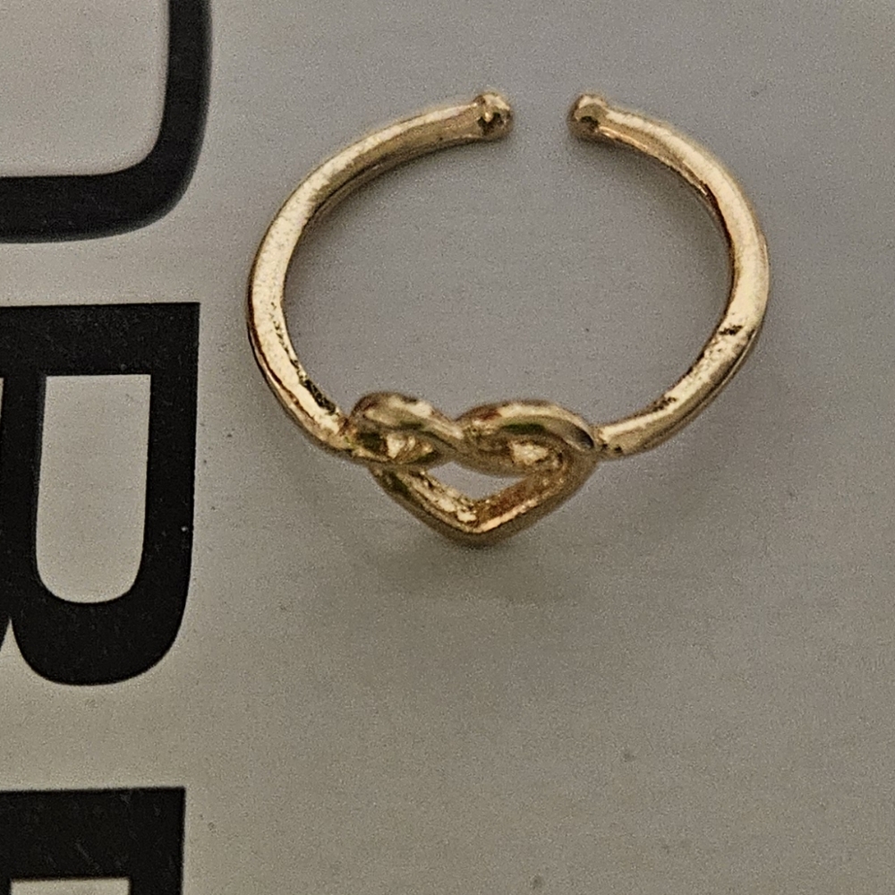 Elegant Gold Heart Ring